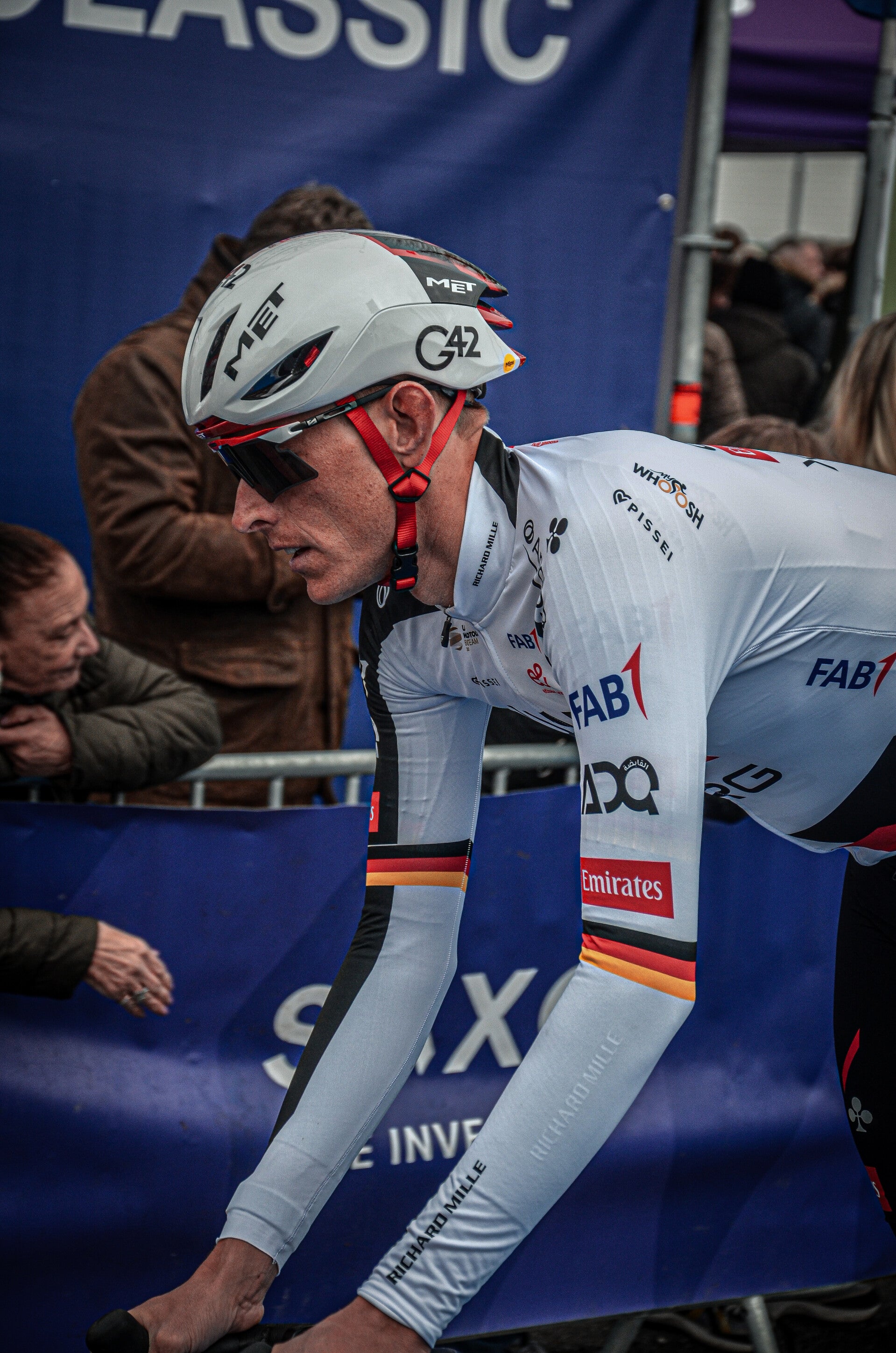 Profielportret van een renner in nationale kampioenstrui